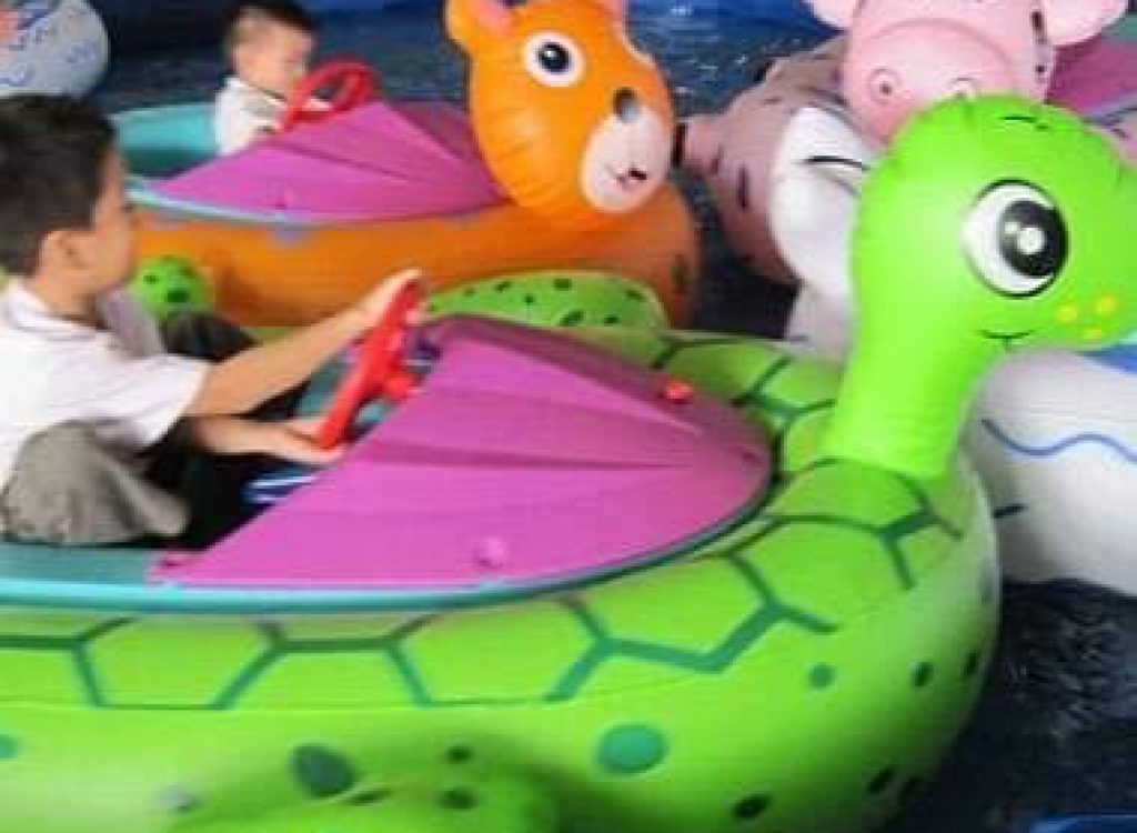 Piscina-con-barquitas-anim.
